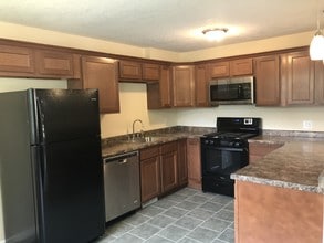 7918 9th St W in Rock Island, IL - Foto de edificio - Building Photo