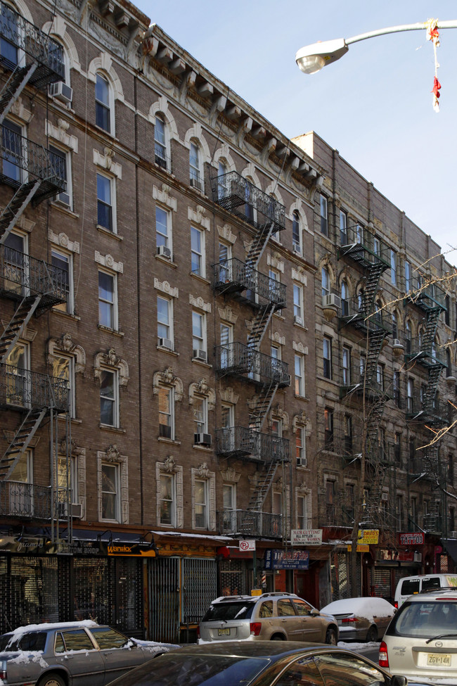 76 E 7th St in New York, NY - Foto de edificio - Building Photo