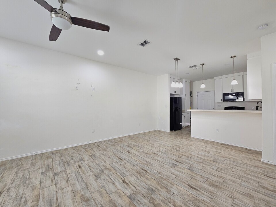 1809 Atrium Place Dr in Harlingen, TX - Foto de edificio