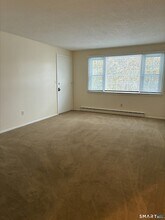 26 College St in Clinton, CT - Foto de edificio - Building Photo