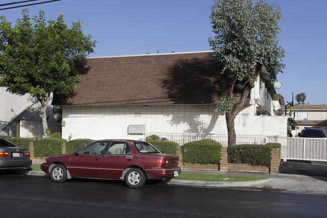 7571 10th St in Buena Park, CA - Foto de edificio - Building Photo