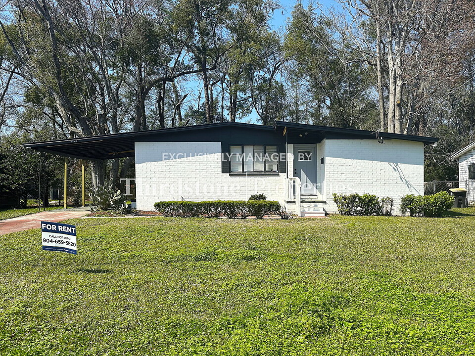 7422 Irving Scott Dr in Jacksonville, FL - Building Photo