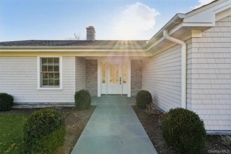 275 Mill Rd in Westhampton Beach, NY - Building Photo - Building Photo