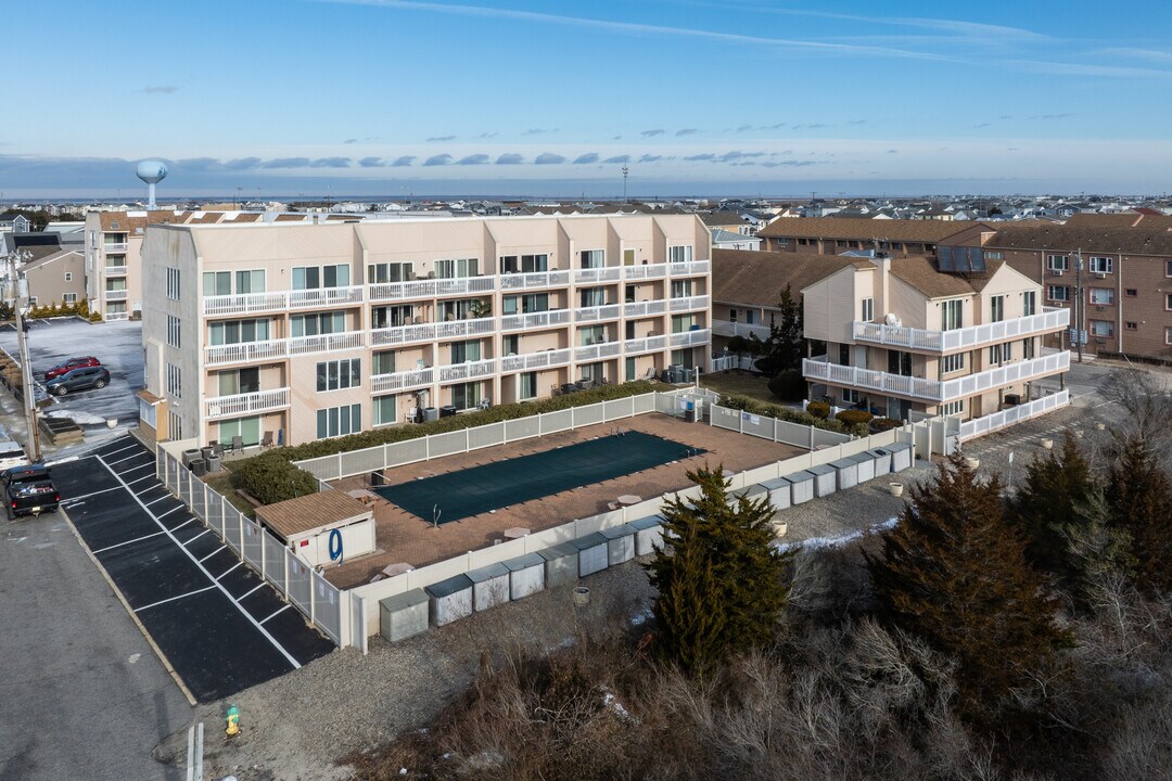 Islander Condominiums in Brigantine, NJ - Building Photo