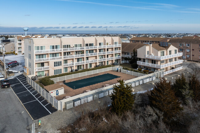 Islander Condominiums in Brigantine, NJ - Building Photo - Primary Photo