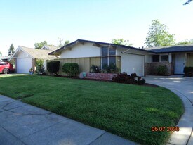 449 Azalea Way in Vacaville, CA - Building Photo