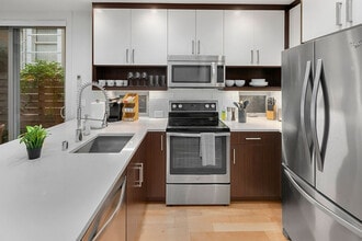 935 13th Ave, Unit SI ID1036004P in Seattle, WA - Building Photo - Building Photo