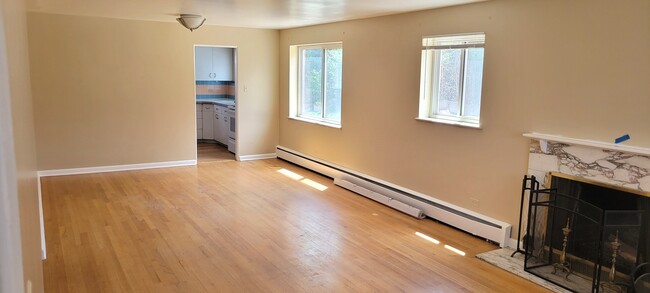 910 S Harrison St in Denver, CO - Building Photo - Interior Photo