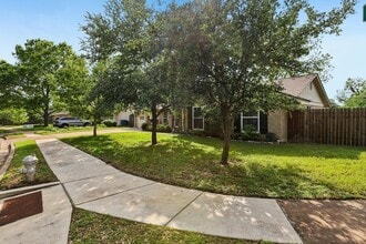 5900 Gateshead Dr in Austin, TX - Foto de edificio - Building Photo