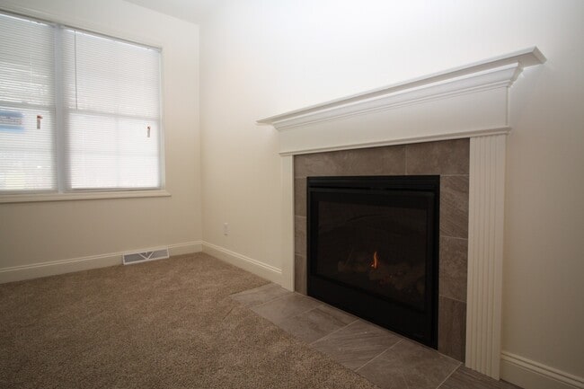 23 Waterford Ave in Latham, NY - Building Photo - Building Photo