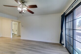 5166 S Jones Blvd, Unit 202 in Las Vegas, NV - Foto de edificio - Building Photo