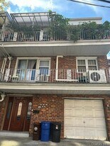 142-22 Pershing Crescent in Queens, NY - Building Photo
