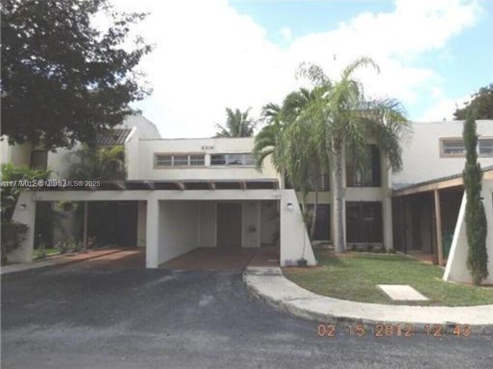 6506 Kendale Lakes Dr in Miami, FL - Building Photo