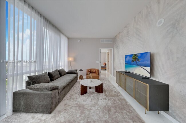 851 NE 1st Ave, Unit 3402 in Miami, FL - Building Photo - Building Photo