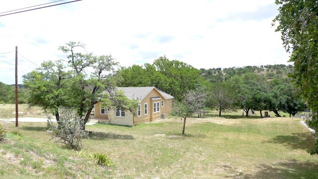 1520 Nixon Ln in Kerrville, TX - Foto de edificio - Building Photo