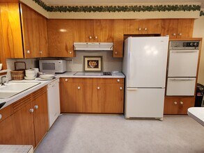 7675 N Hix Rd in Westland, MI - Building Photo - Building Photo