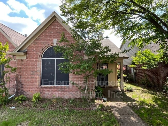 1096 Sunstar Dr in Cordova, TN - Building Photo - Building Photo