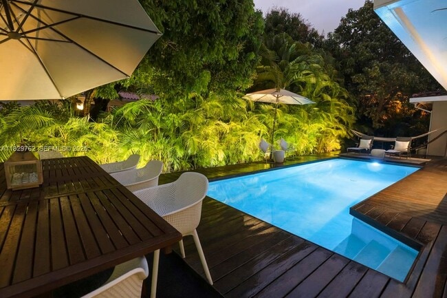 property at 1535 Robbia Ave