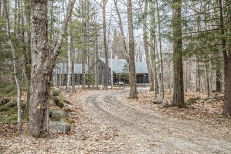 36 Venable Rd in Harrisville, NH - Foto de edificio - Building Photo