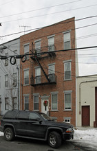 364 7th St in Jersey City, NJ - Building Photo - Building Photo