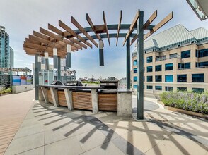 150 Simcoe St in Toronto, ON - Building Photo - Building Photo