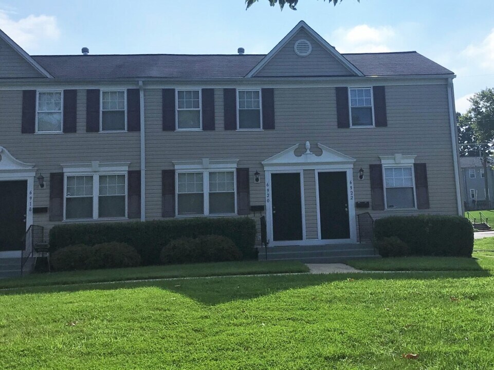 6920 Hawthorne St in Hyattsville, MD - Building Photo