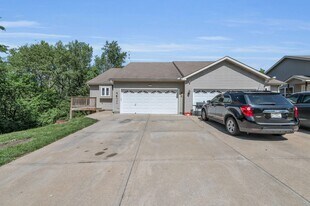 GLENDALE TOWNHOMES in Independence, MO - Building Photo