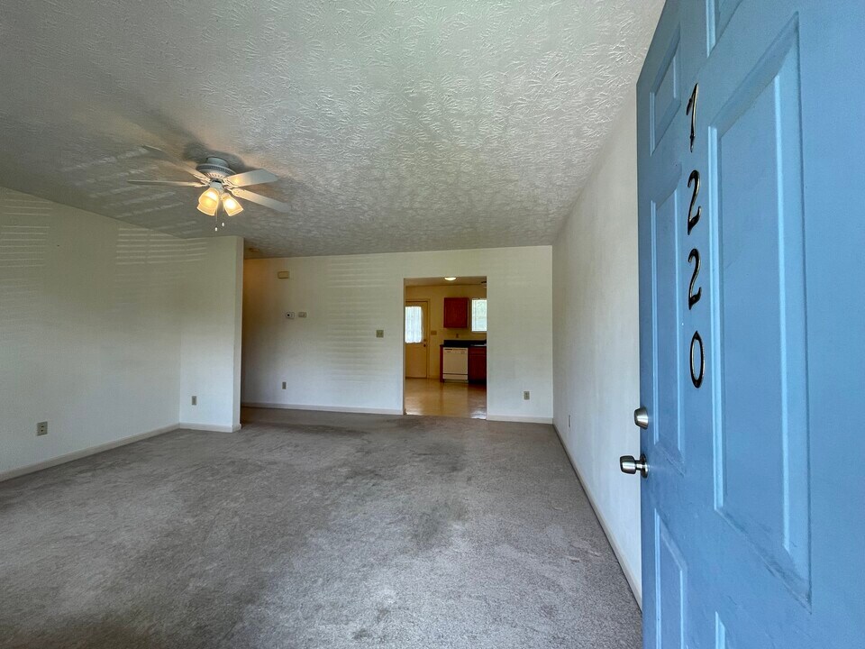 7220 Howard Bennett Way in Knoxville, TN - Foto de edificio