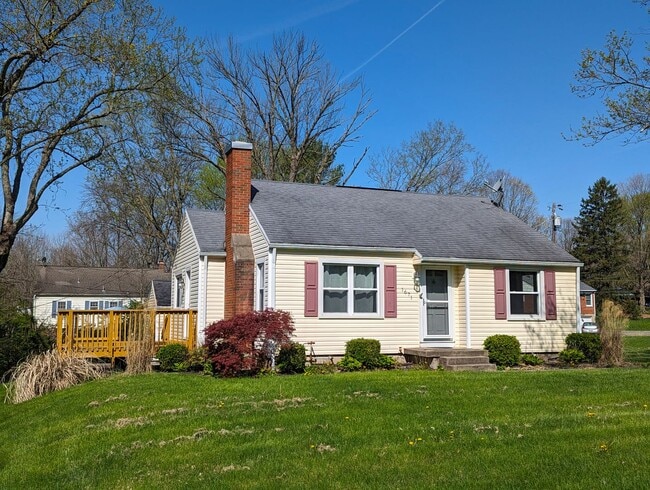 property at 1671 Woods Dr