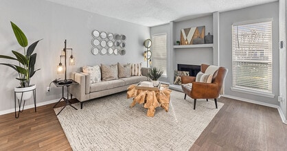 The Oakley Apartment Homes in Arlington, TX - Foto de edificio - Building Photo