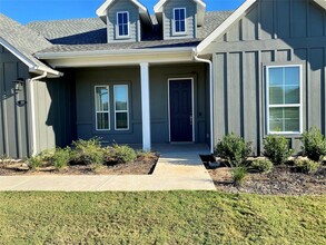 359 Raptor Beak Wy in Cedar Creek, TX - Building Photo - Building Photo