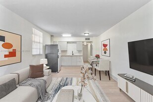 1715 N 16th Ave in Hollywood, FL - Building Photo