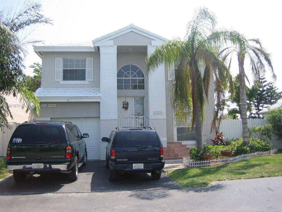 11274 SW 64th Ln in Miami, FL - Building Photo