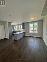 260-260 Eagle St in Newmarket, ON - Building Photo - Building Photo