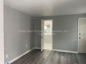 2010 E Waters Ave in Tampa, FL - Building Photo - Building Photo