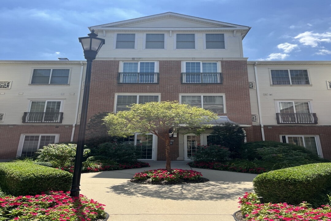 2212 The Plaza in Tenafly, NJ - Building Photo