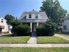 1365 Craneing Rd in Wickliffe, OH - Building Photo