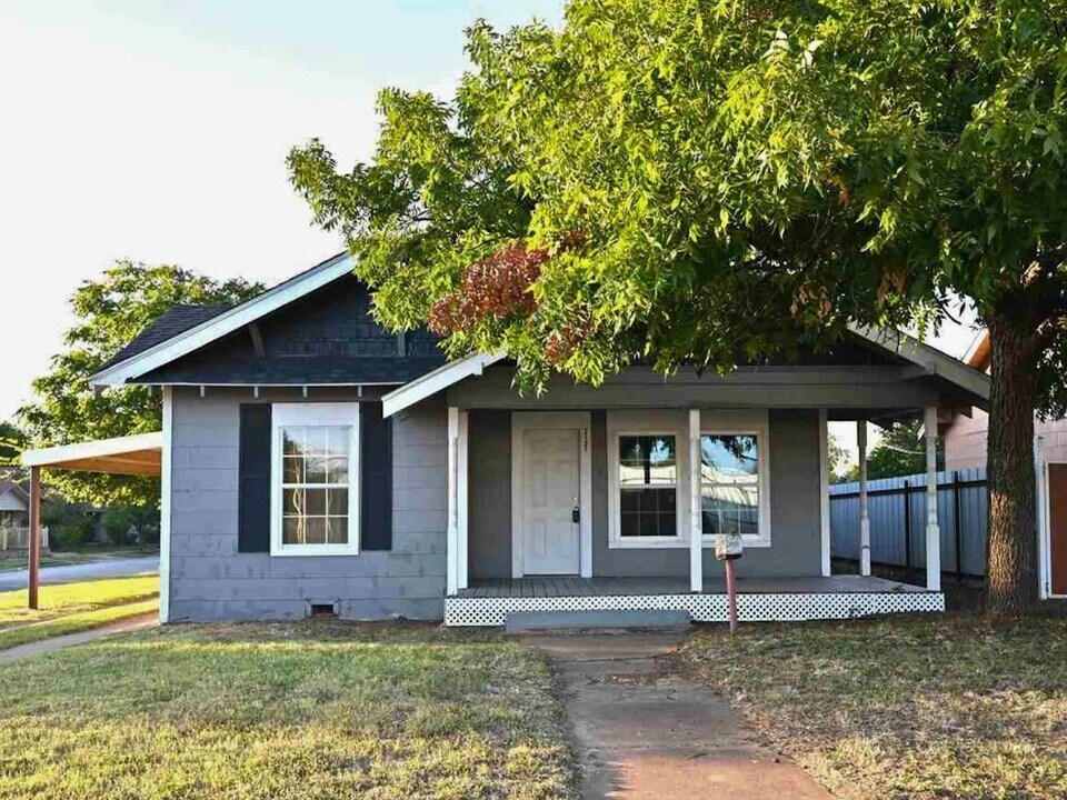 2121 Ave I in Wichita Falls, TX - Building Photo