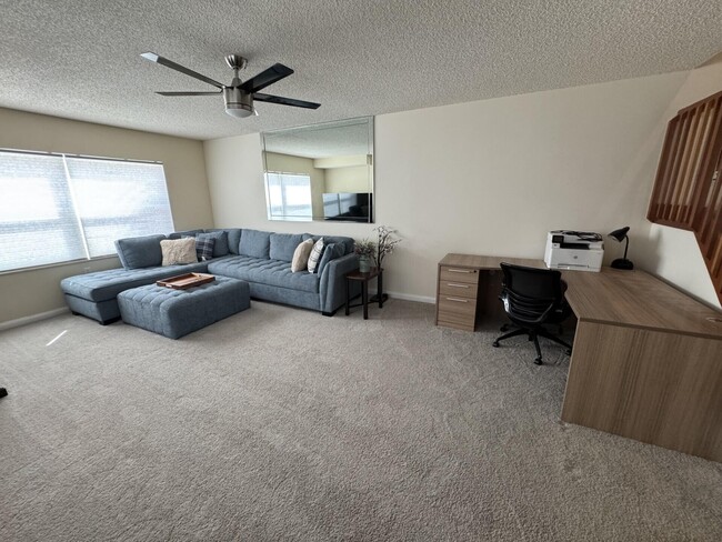 20 Bedford Ct in Royal Palm Beach, FL - Building Photo - Building Photo
