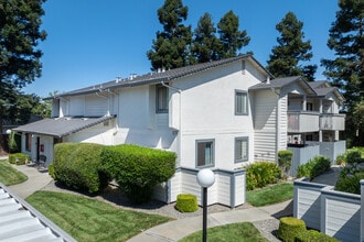Dixon Manor Apartments in Dixon, CA - Foto de edificio - Building Photo