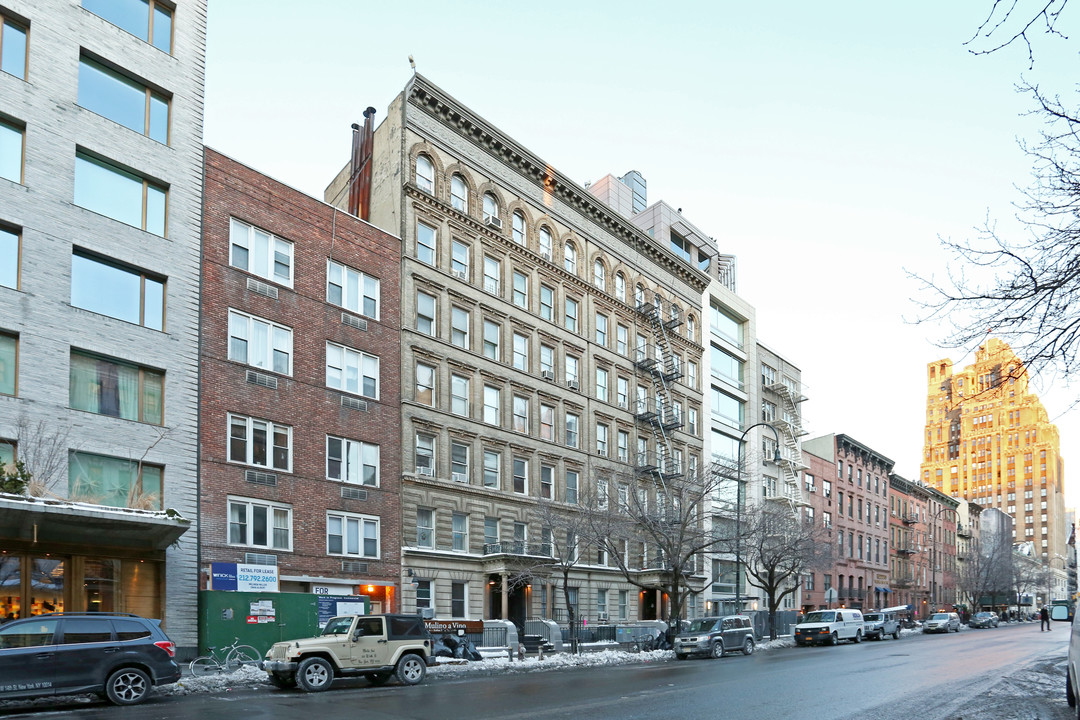 335-337 W 14th St in New York, NY - Building Photo