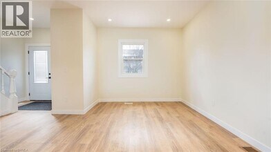 57 Winniett St in Brantford, ON - Building Photo - Building Photo