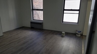 495 Grand St, Unit 3 in Brooklyn, NY - Building Photo - Building Photo