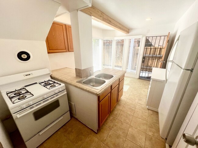 1360-1364.5-13645 Pacific Beach Dr in San Diego, CA - Building Photo - Building Photo