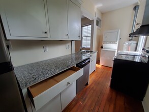 133 St Philip St, Unit B in Charleston, SC - Building Photo - Building Photo