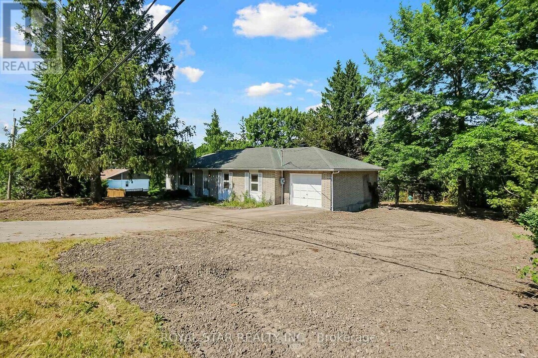 10 Delong Dr in Ottawa, ON - Building Photo