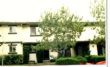 Ontario Oaks in Sunnyvale, CA - Building Photo - Building Photo