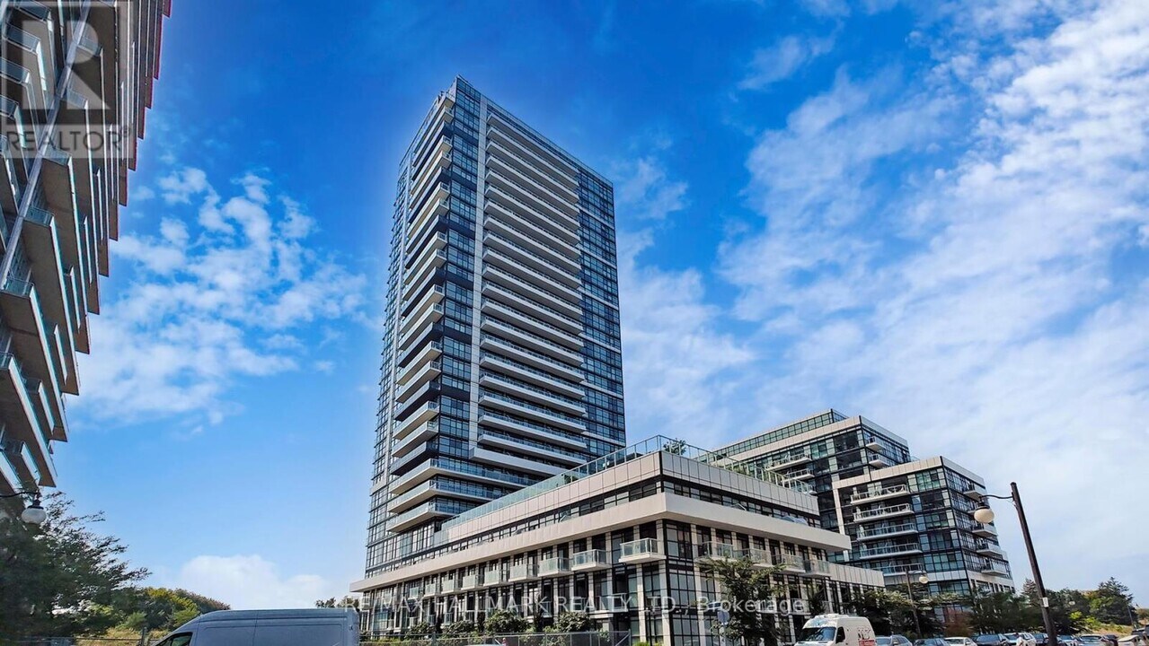 251 Manitoba St in Toronto, ON - Building Photo