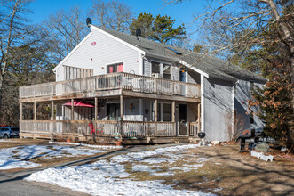 Oak Hollow Condominiums in Mashpee, MA - Building Photo - Primary Photo