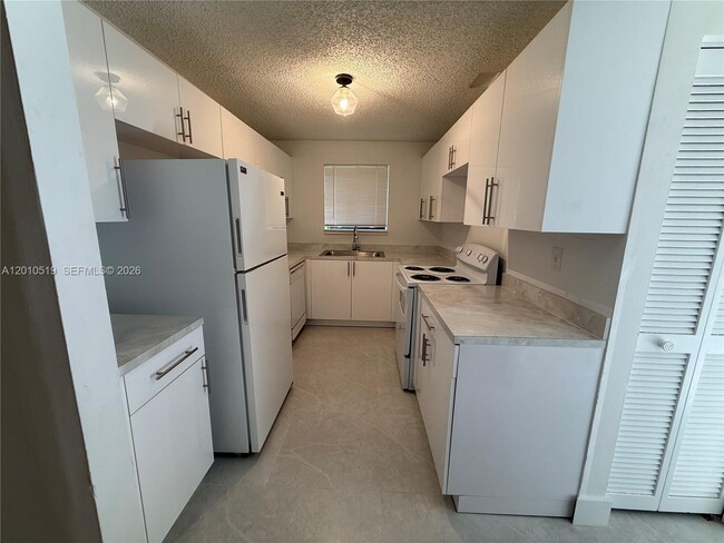 3548 NW 111th Terrace in Sunrise, FL - Building Photo - Building Photo